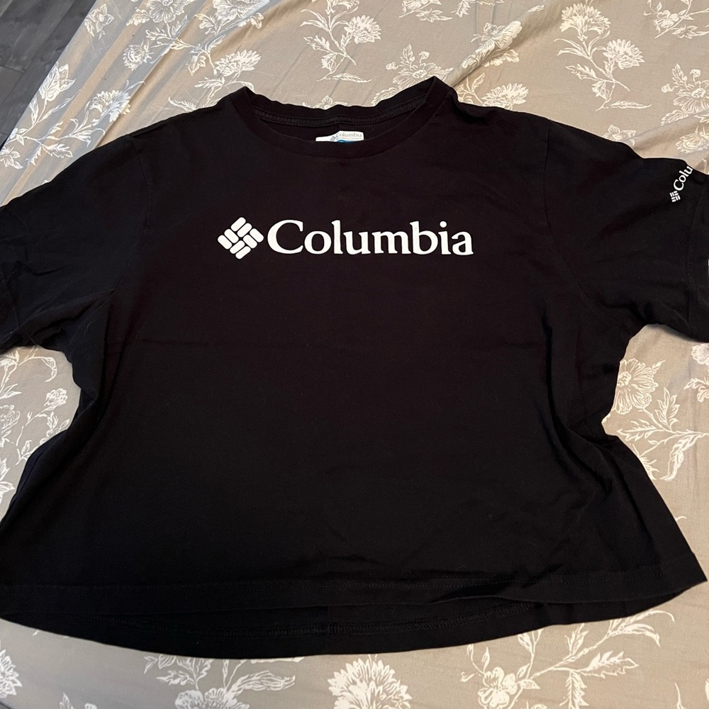 Columbia Women's Black Short Sleeve Crop Tee
